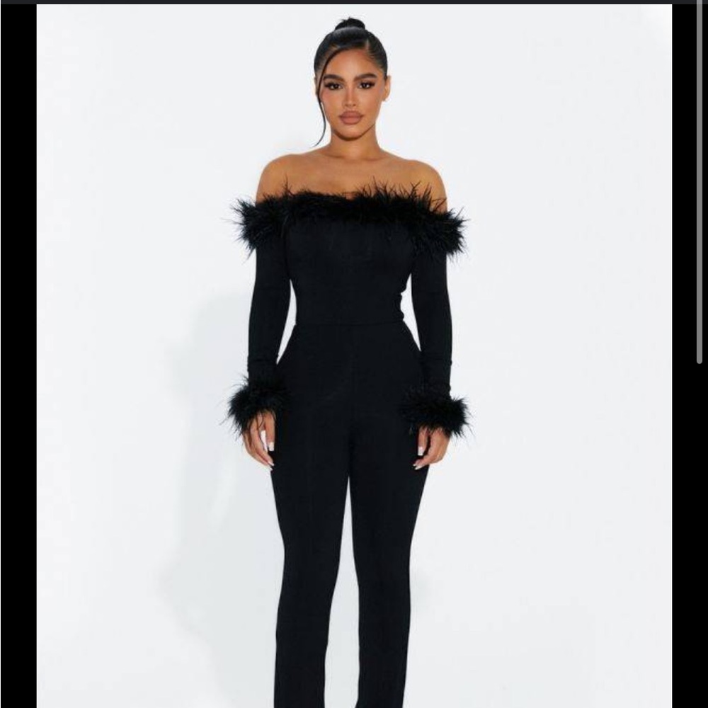 NWT Naked Wardrobe Ruffle Feather Off The Shoulder Bodysuit
